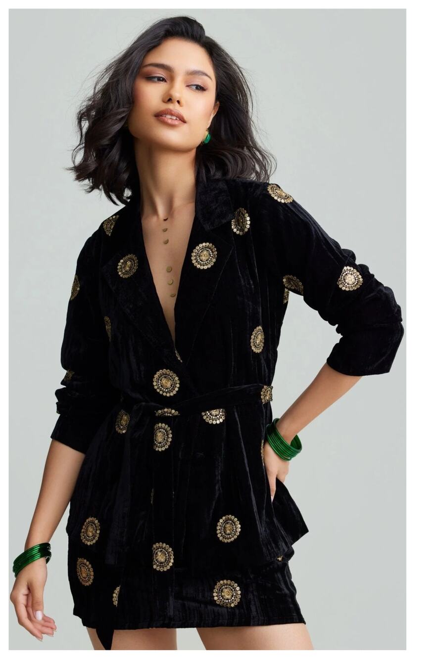 NWT holiCHIC Nala Embroidered Velvet Blazer Size Medium